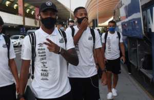 Sem Cuca e com reservas, Santos festeja vaga na Libertadores diante do Bahia