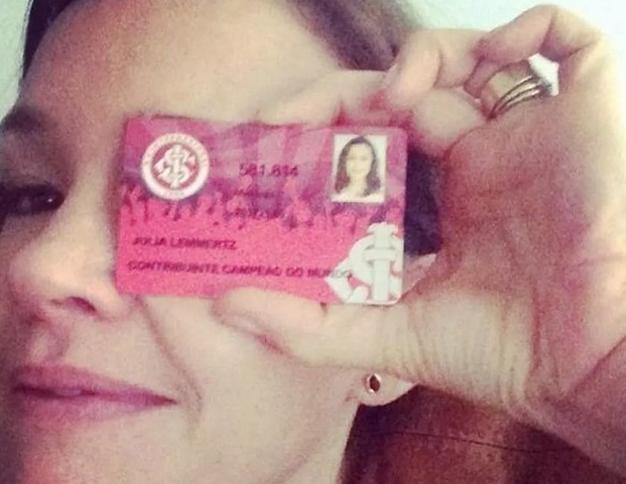 Julia Lemmertz é torcedora de carteirinha. (Foto: Reprodução)