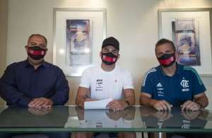 Antes da final, Flamengo acerta renovação com ex-volante do Santos