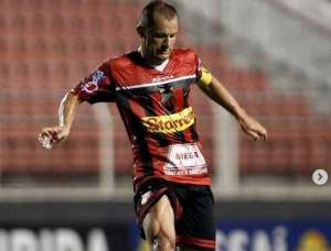 Quarentão, ex-Palmeiras deixa o Ituano, mas se nega a pendurar as chuteiras