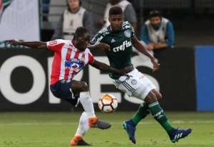 Palmeiras negocia saída de Emerson Santos para time japonês