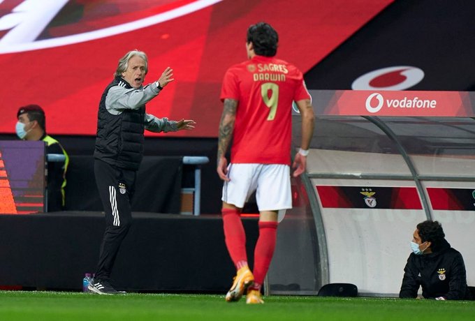 ‘Frustrado’ com eliminação do Benfica, Jorge Jesus critica time após derrota