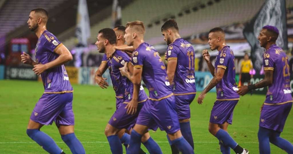 Jogadores do Ceará comemoram a vitória sobre o Botafogo (Foto: Divulgação/Ceará)