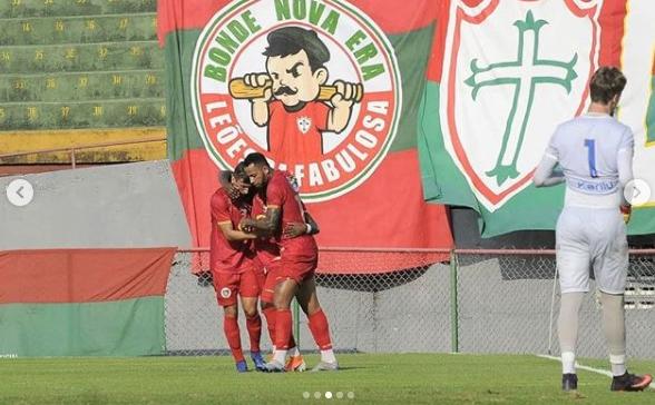 Duelo lusitano na estreia. (Foto: Dorival Rosa / Portuguesa)