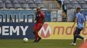 Athletico-PR anuncia saída de lateral que fez história