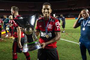 Jovem lateral conquista bicampeonato brasileiro, seu sexto título no Flamengo