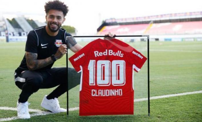 Claudinho levou quatro prêmios no Brasileirão