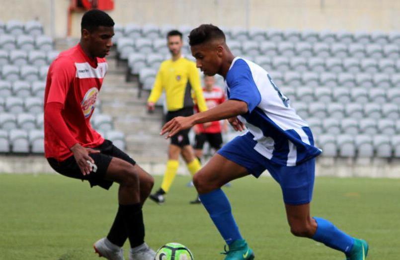 Ex-Santos chega em São Paulo e deve definir futuro nas próximas horas