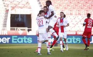 FRANCÊS: Mbappé brilha com 2 gols, PSG goleia o lanterna e se reabilita