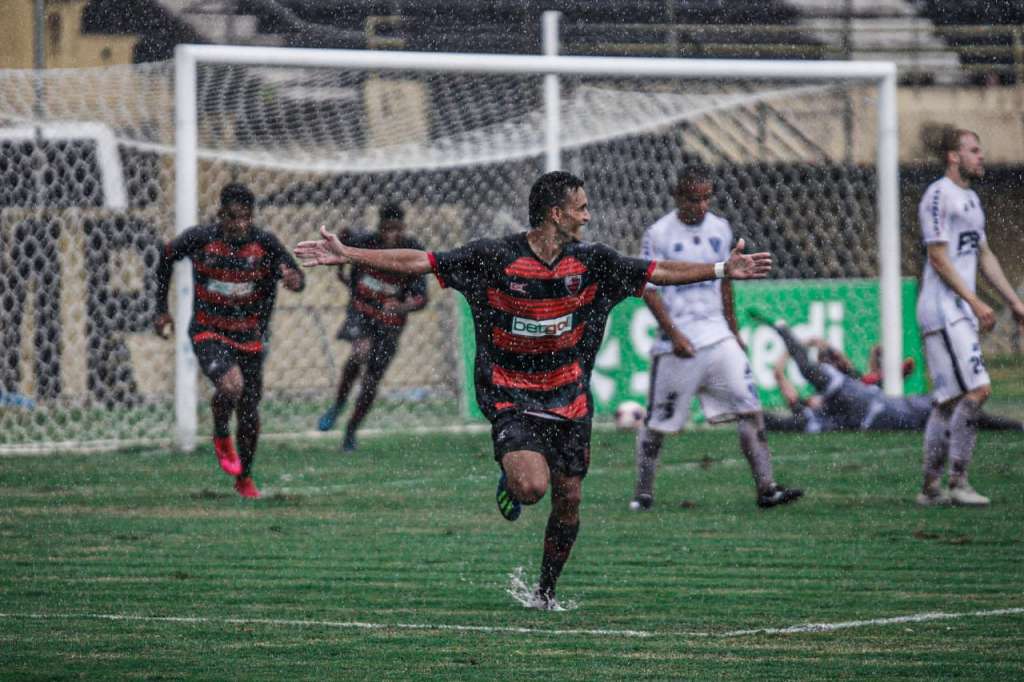 Léo Ceará marcou o primeiro gol do Paulistão A2. Foto: Guilherme Drovas/Oeste Barueri