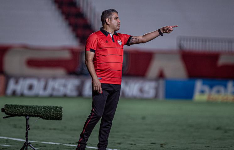 Treinador confirma acerto com o Vasco após conquistar título do Campeonato Goiano