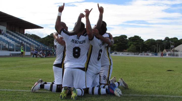 São Bernardo comemorou empate fora com Rio Claro São Bernardo comemorou empate fora com Rio Claro