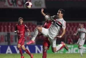 Atacante lamenta empate do São Paulo e critica arbitragem