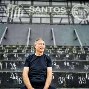 Holan assume Santos com meta de definir quais jovens devem seguir no profissional