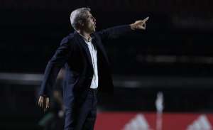 Crespo quer contar com Daniel Alves e deixa reforços para diretoria do São Paulo