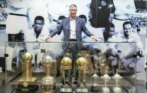 Treinador promete Santos ofensivo e atenção aos jogadores da base