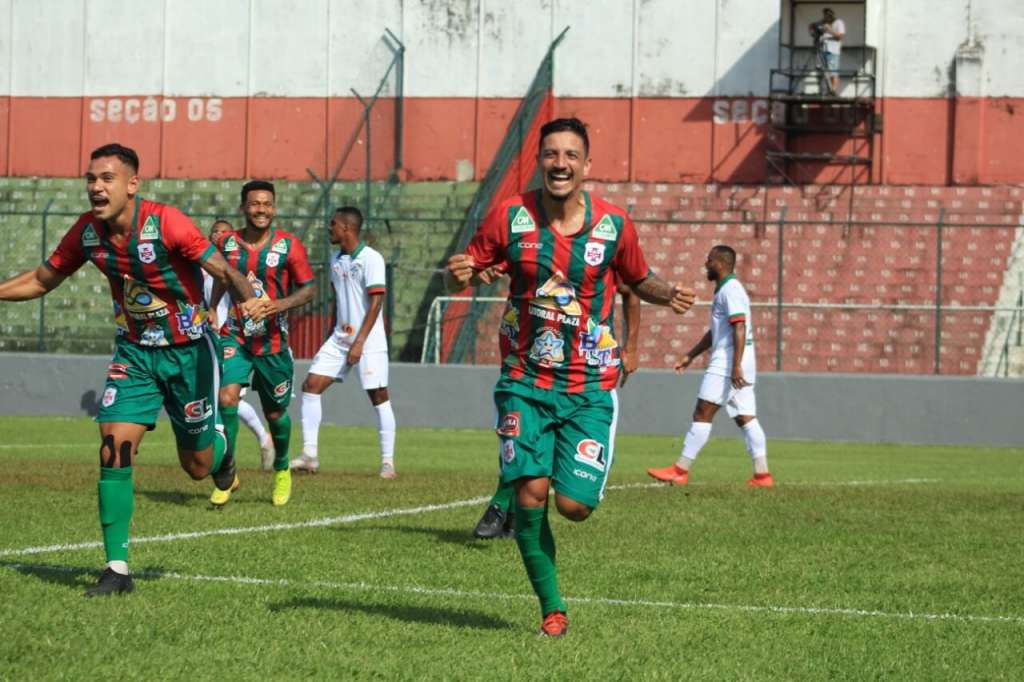 Léo Costa abriu o placar para a Portuguesa Santista (Foto: Fabrizio Neitzke/Agência Briosa) Léo Costa abriu o placar para a Portuguesa Santista (Foto: Fabrizio Neitzke/Agência Briosa)