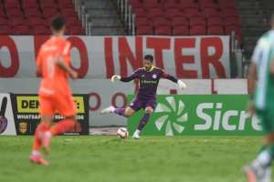 Gaúcho: Após longo período na reserva, goleiro enaltece vitória do Inter na estreia