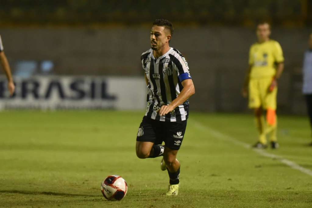 Jean Mota ajudou o Santos a empatar com o Santo André na estreia