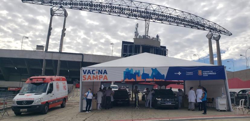 Estádio do Morumbi vira posto de vacinação contra covid-19 no sistema drive-thru