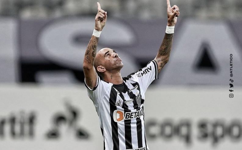 Atlético-MG renova contrato de campeão da Libertadores em 2013