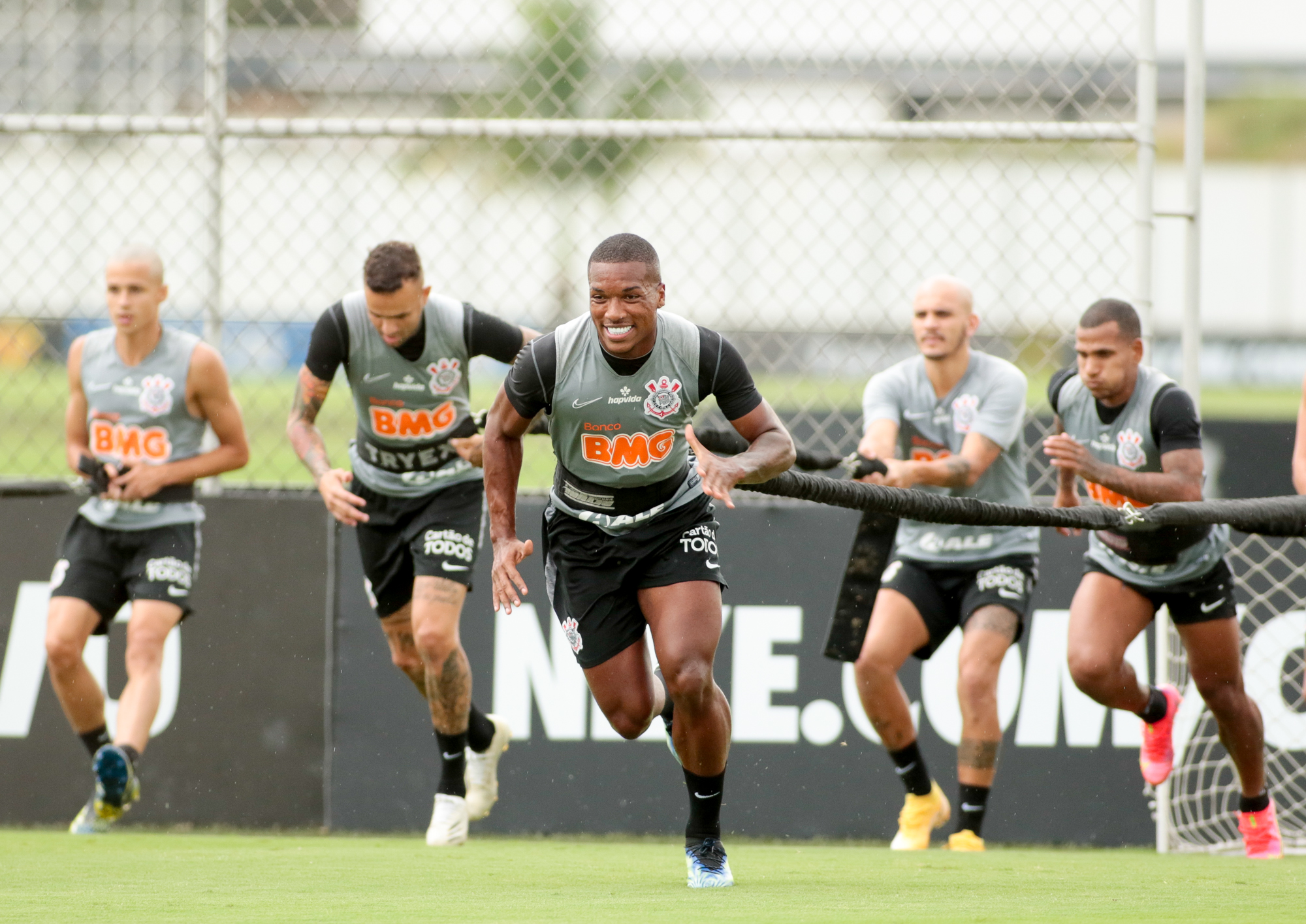 Com suspeita de surto de covid, Corinthians estuda pedir adiamento do clássico