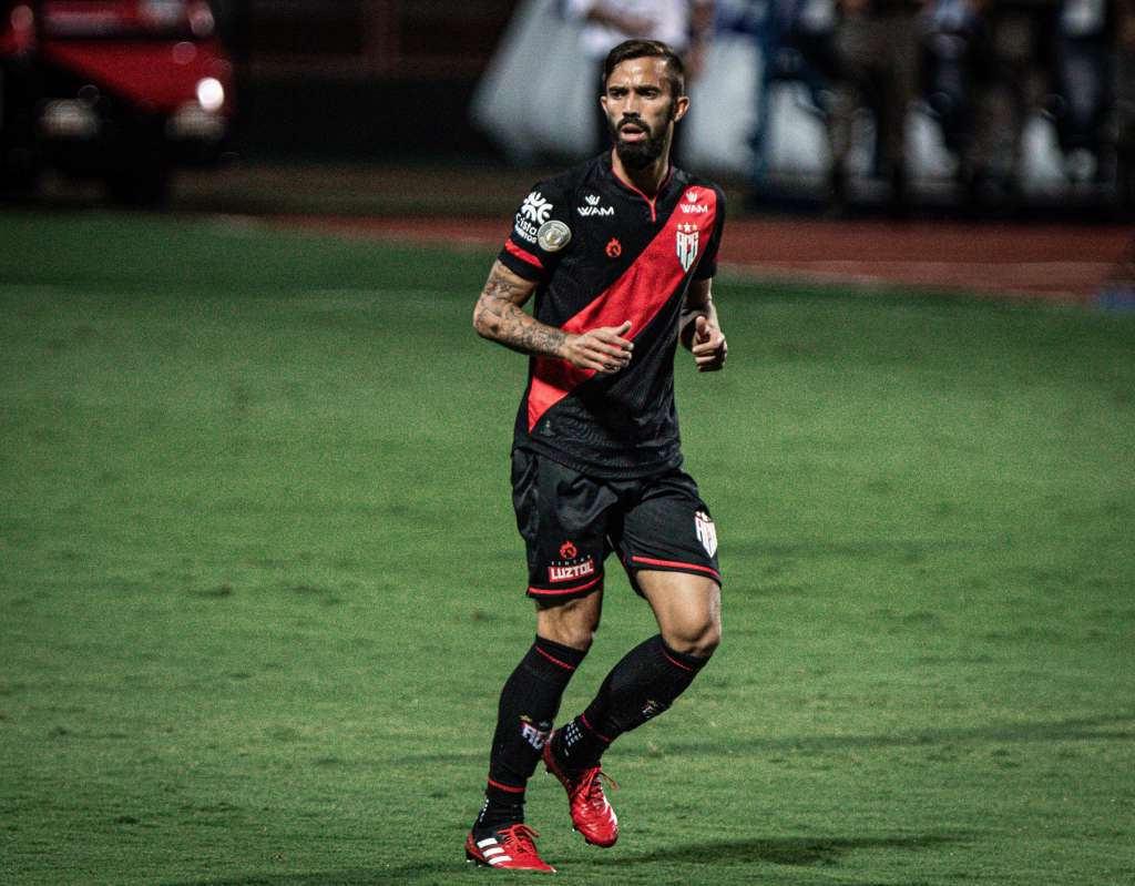 Matheus Vargas é um dos jogadores que está de saída do Atlético-GO