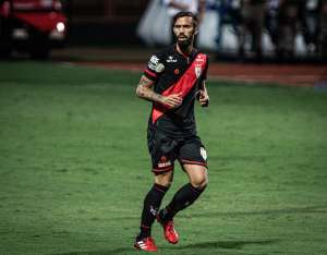 Após contratos chegarem ao fim, Atlético-GO perde meia ex-Ponte e mais um