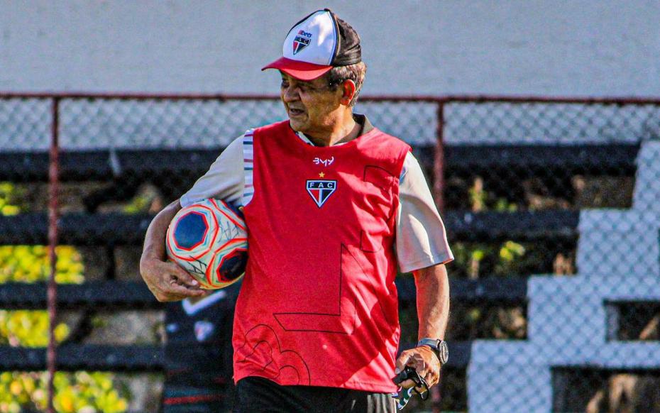 Cearense: Após titulo na Copa, técnico se destaca no estadual pelo Ferroviário