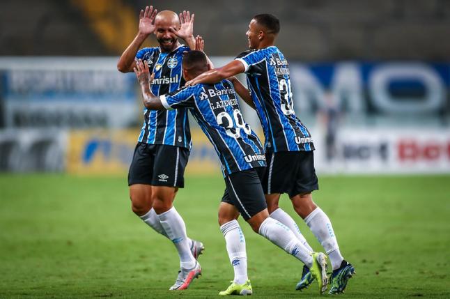Grêmio não teve trabalho e goleou o Brasil de Pelotas
