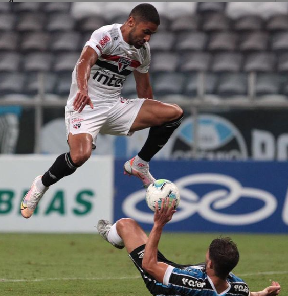 Time do Brasileirão mira a contratação de atacante do São Paulo