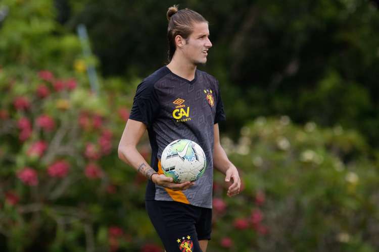 Bahia entra na briga com Sport por zagueiro de time do Brasileirão