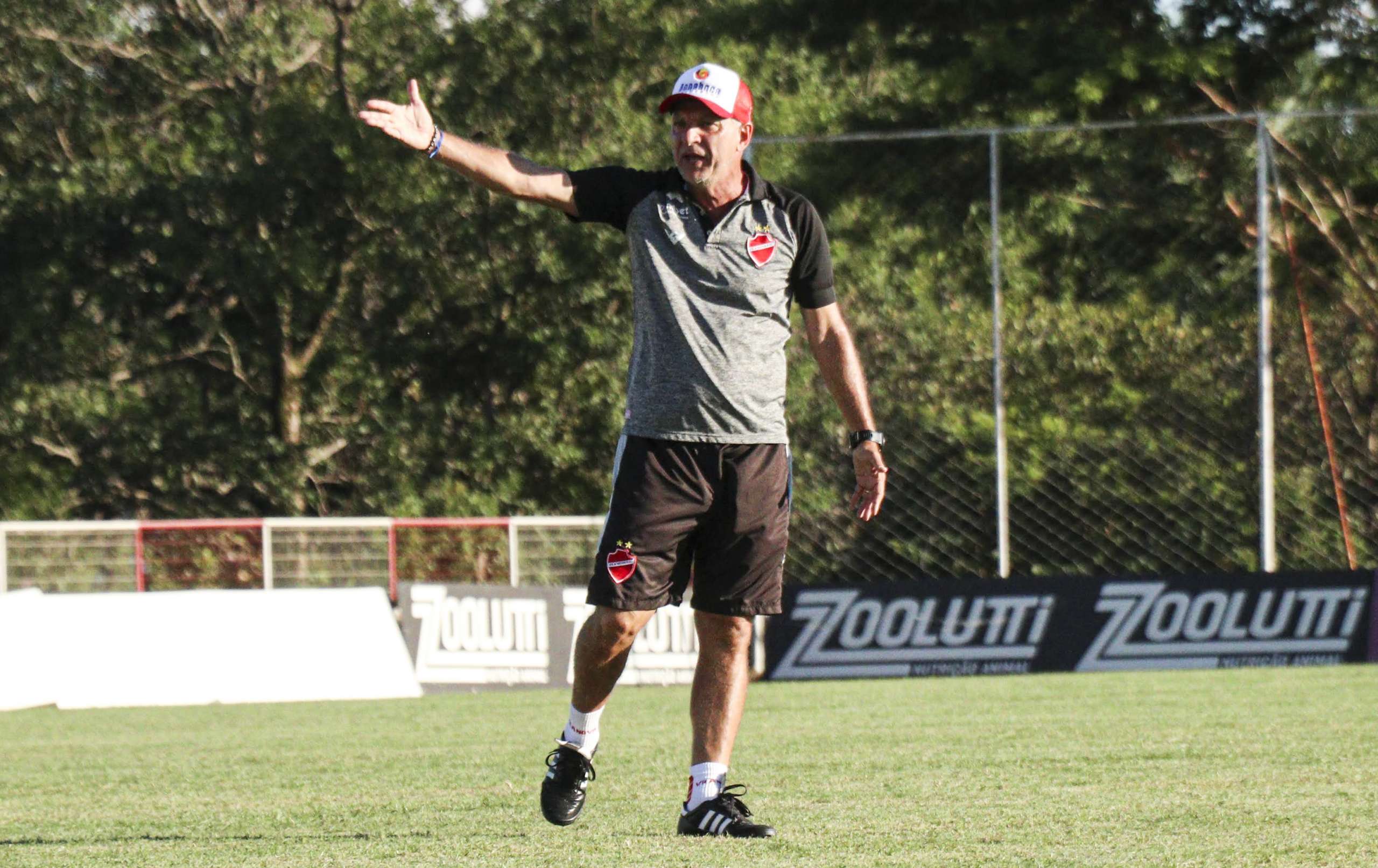 Vila Nova anuncia saída de técnico campeão da Série C e já confirma novo comandante