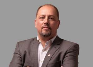 Presidente do Inter quer árbitros profissionais: 'Todos times foram prejudicados'