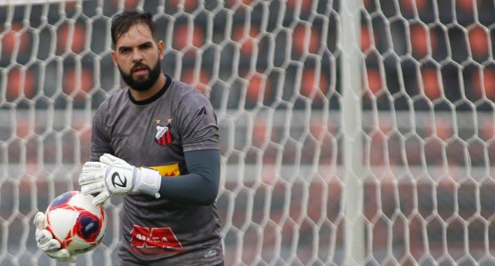 Edson substituiu bem a Pegorari