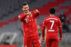ALEMÃO: Com 3 de Lewandowski, Bayern vence Dortmund e mantém a liderança