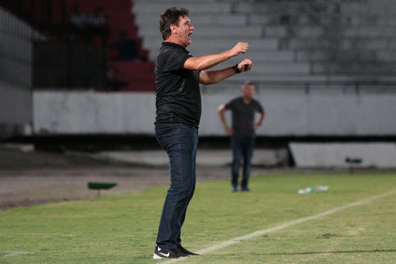 Brigatti é diagnosticado com Covid-19 e não dirige o Santa Cruz neste domingo