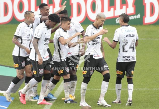 Jogadores do Corinthians comemoram o segundo gol na Arena - Agência Corinthians