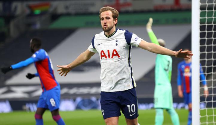 INGLÊS: Em noite iluminada de Harry Kane, Tottenham goleia o Crystal Palace