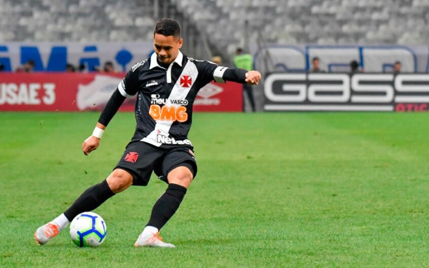 Liberado pelo Vasco, lateral interessa a time do Brasileirão