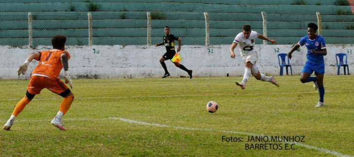 Lance do jogo. (Jânio Munhoz) Lance do jogo. (Jânio Munhoz)