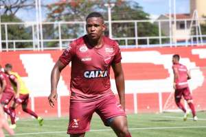 Goiás promete entrar com ação contra Vila Nova e ex-Corinthians após cuspida