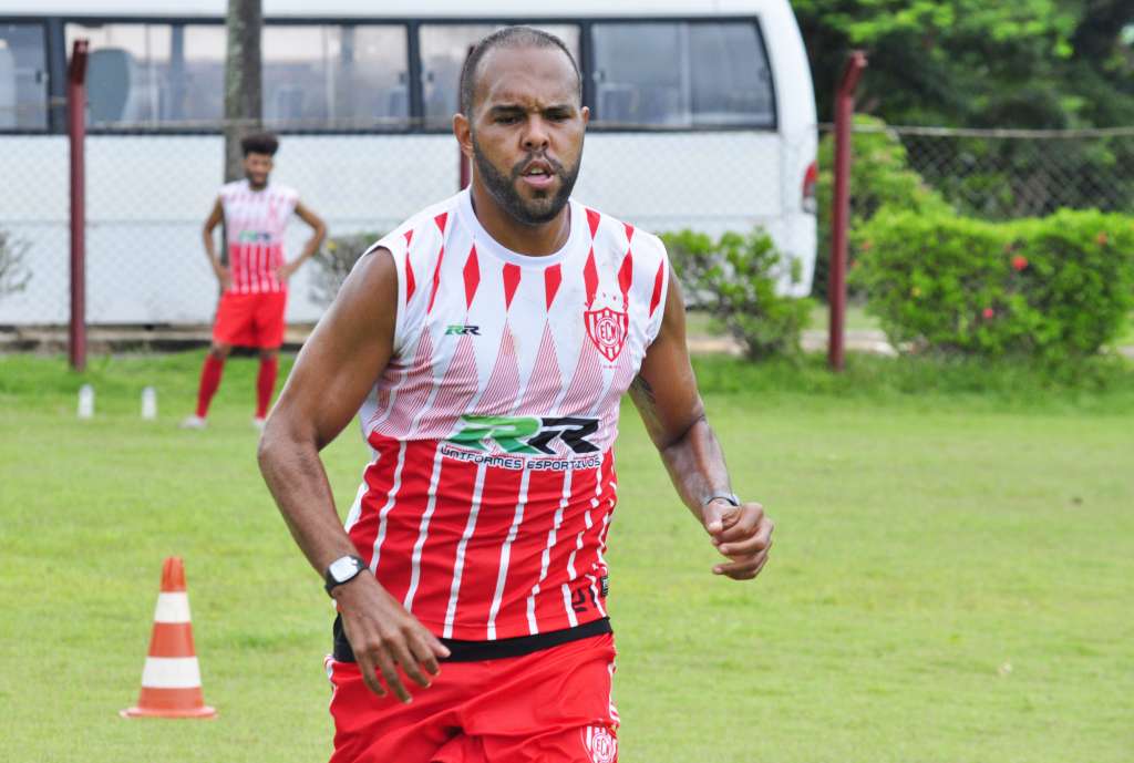 O experiente Alecsandro será a novidade do duelo (Foto: Bruno Freitas/Noroeste) O experiente Alecsandro será a novidade do duelo (Foto: Bruno Freitas/Noroeste)