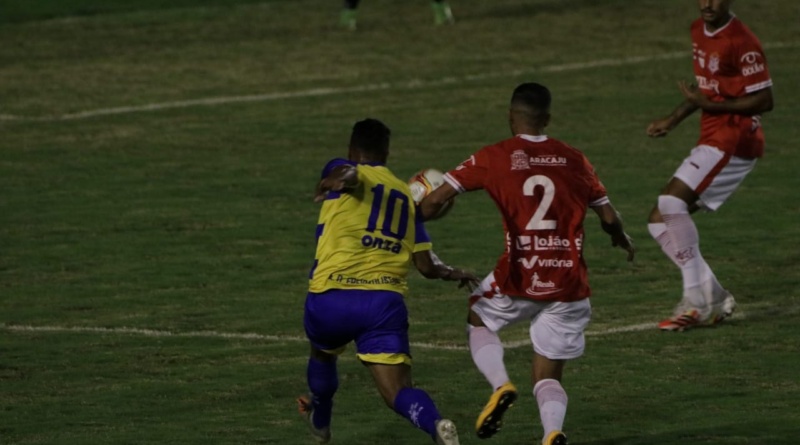 SERGIPANO: Sergipe enfrenta Boca Junior para disparar na liderança