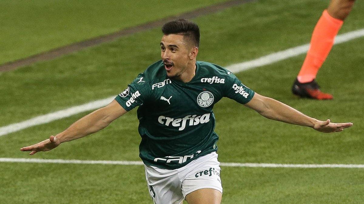Gigante do Brasileirão mira a contratação de atacante do Palmeiras