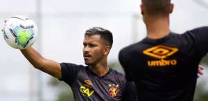 Rival no Brasileirão renova empréstimo com meia do Corinthians