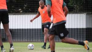 Recuperado de Covid-19, lateral inicia condicionamento físico no Figueirense