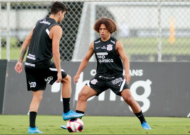 Corinthians se desfaz de atletas e reduz R$ 1,7 milhão na folha salarial