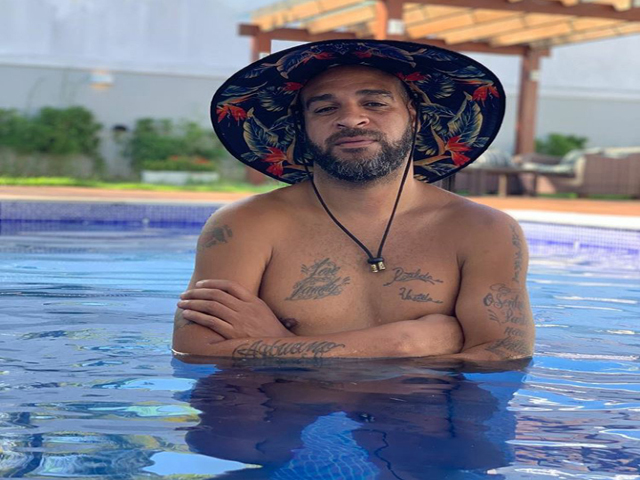 Adriano Imperador vende mansão e se hospeda em hotel de luxo