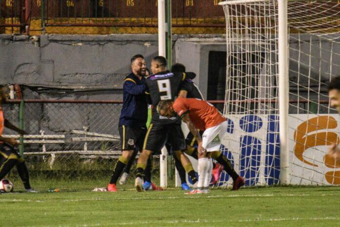 Água Santa atropelou a Portuguesa (Foto: Ronaldo Barreto/NETLUSA)
